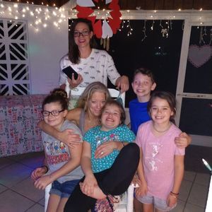 Meet your Posher, Lois